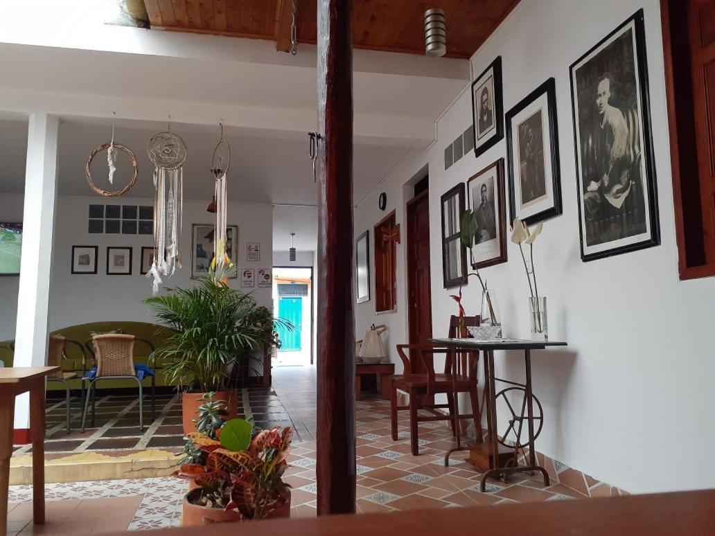 Hostal La Comedia Jardín Exterior photo
