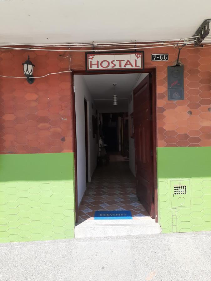 Hostal La Comedia Jardín Exterior photo