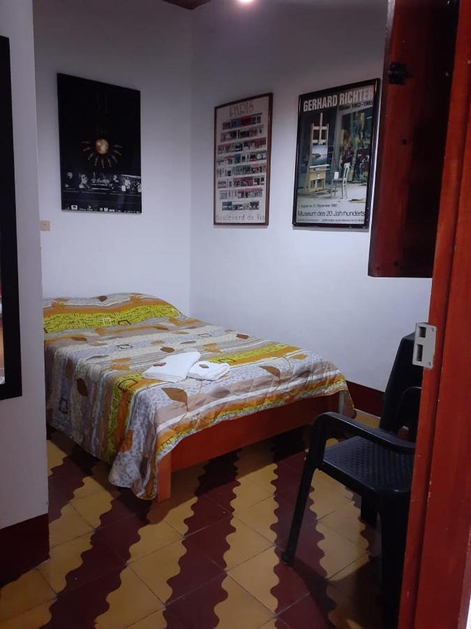 Hostal La Comedia Jardín Exterior photo